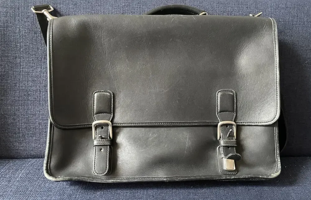 Coach Thompson Executive 16
